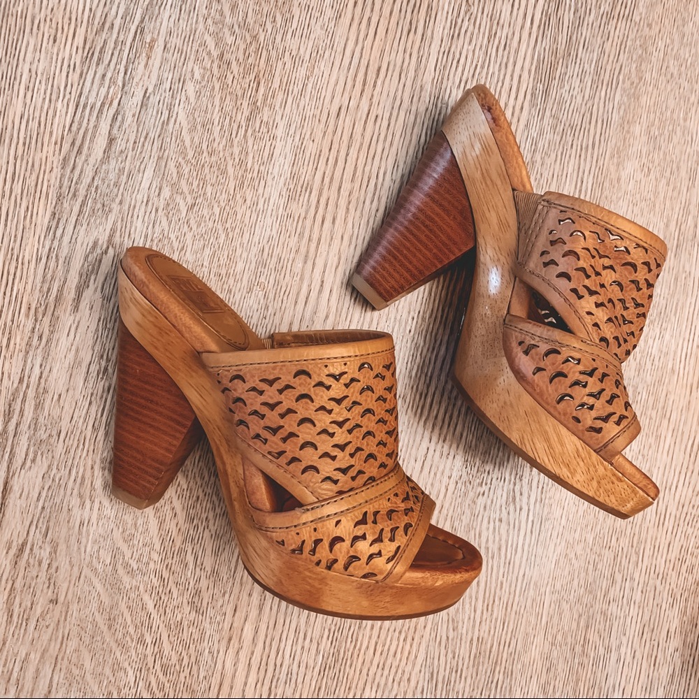 FRYE Sage Cut Slide Heel